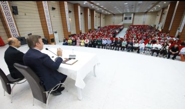 Vali Aydoğdu: “Öğretmen, Öğrencinin Hayatına Dokunan Bir Rehberdir”