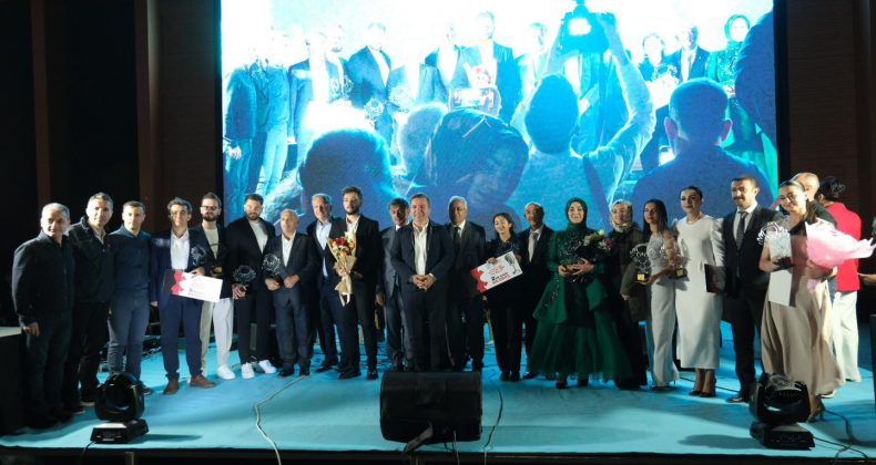 “Canlı Sesler” Finali Dörtyol Meydanı’nı Coşturdu