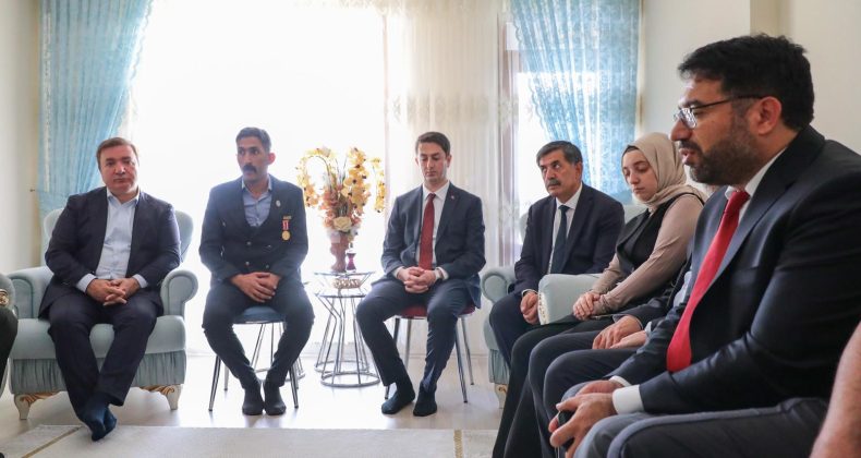 Erzincan Protokolünden Kahraman Gaziye Vefa Dolu Ziyaret