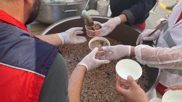 Erzincan’da Aşure Bereketi: 5 Bin Kişiye İkram