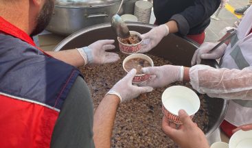 Erzincan’da Aşure Bereketi: 5 Bin Kişiye İkram