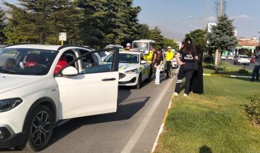 Erzincan Belediyesi Önünde Kaza: Küçük Bir Çocuk Yaralandı