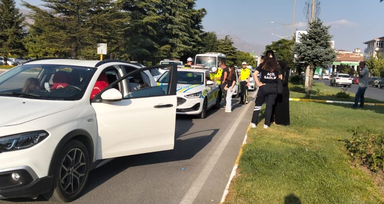 Erzincan Belediyesi Önünde Kaza: Küçük Bir Çocuk Yaralandı