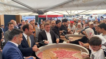 Erzincan Valiliği öncülüğünde İl Özel İdaresi tarafından Muharrem ayı dolayısıyla düzenlenen geleneksel aşure etkinliği