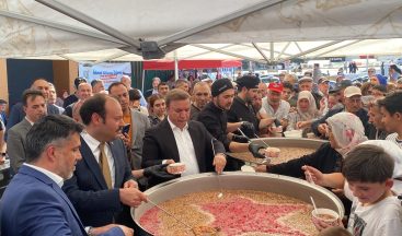 Erzincan Valiliği öncülüğünde İl Özel İdaresi tarafından Muharrem ayı dolayısıyla düzenlenen geleneksel aşure etkinliği