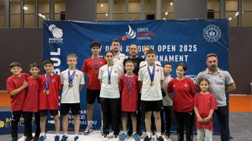 Erzincanlı Genç Badmintoncular İstanbul’dan 10 Madalyayla Döndü