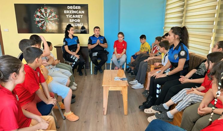 Erzincan Emniyeti Genç Sporculara Güvenli Yaşam Eğitimi Verdi