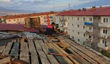 Erzincan’da Fırtına ve Sağanak Yağış Hayatı Olumsuz Etkiledi