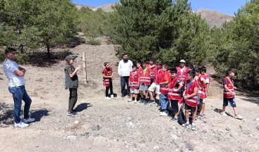 Erzincan’da Minik Ellerden Anlamlı Orman Temizliği