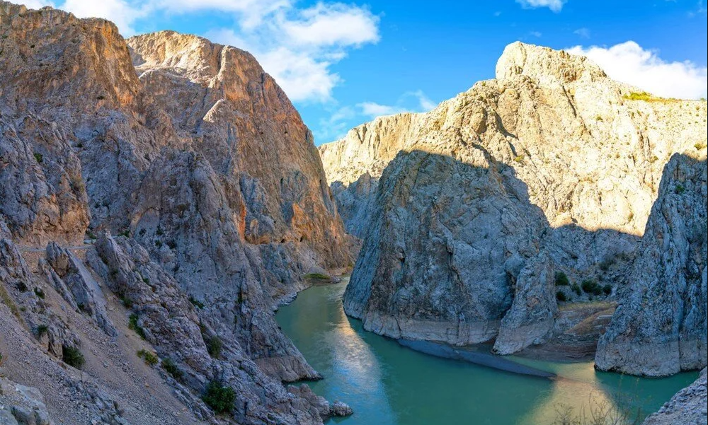 Karanlık Kanyon