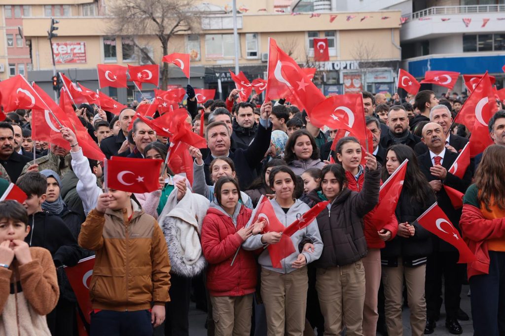 Erzincan’da Muhteşem Buluşma: Binlerce Genç Dörtyol’da "Tek Yürek" Oldu