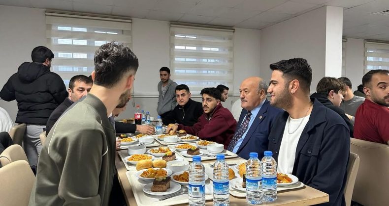 MİLLETVEKİLİ KARAMAN’DAN GENÇLERLE GÖNÜL SOFRASI: “TÜRKİYE YÜZYILI’NI GENÇLERLE İNŞA EDİYORUZ”