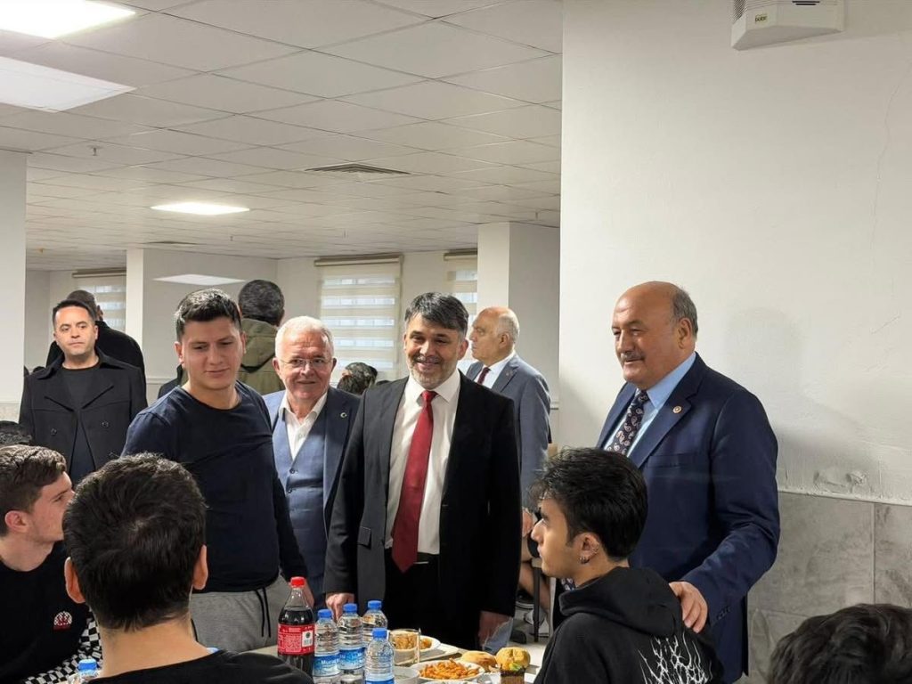 MİLLETVEKİLİ KARAMAN’DAN GENÇLERLE GÖNÜL SOFRASI: "TÜRKİYE YÜZYILI’NI GENÇLERLE İNŞA EDİYORUZ"